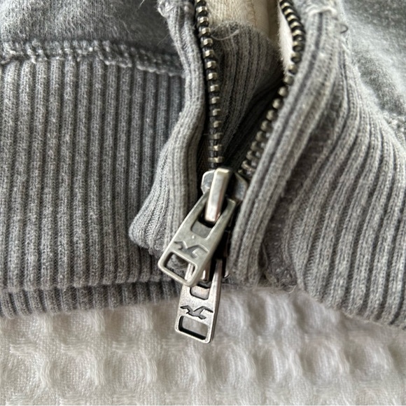 Vintage Y2K Hollister Zip-up Hoodie with Faux Fur Double Zip - Picture 5 of 10